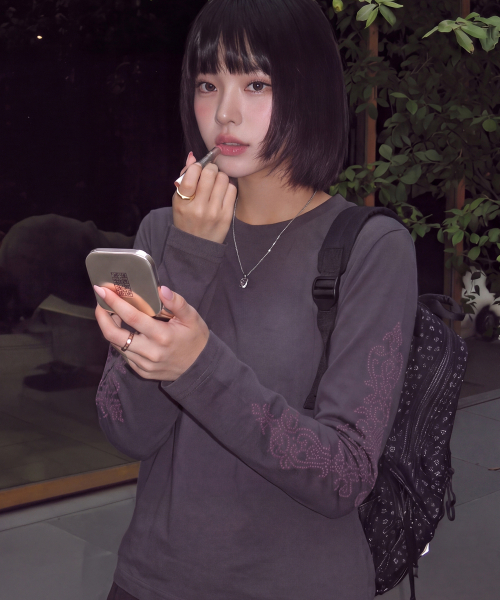 GRAVER（グレーバー）の「[UNISEX] SIM SLEEVE ロングスリーブ Tシャツ_3color（Tシャツ/カットソー・レディース・ブラック/ホワイト/チャコールグレー・MEDIUM/LARGE）」の7枚目の写真