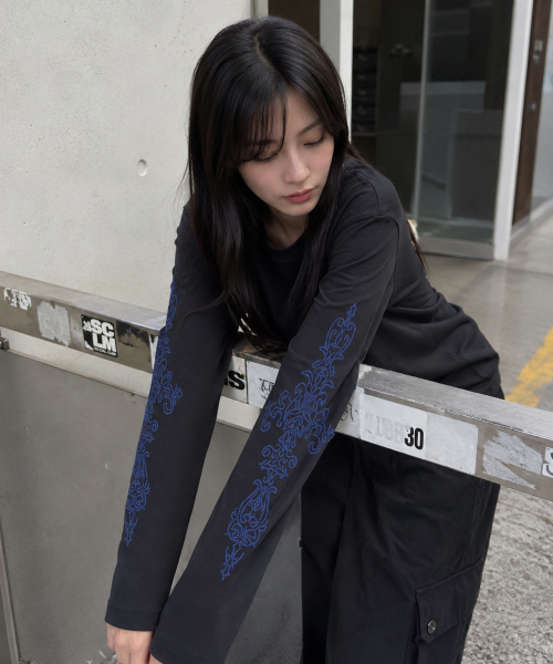 GRAVER（グレーバー）の「[UNISEX] SIM SLEEVE ロングスリーブ Tシャツ_3color（Tシャツ/カットソー・レディース・ブラック/ホワイト/チャコールグレー・MEDIUM/LARGE）」の8枚目の写真