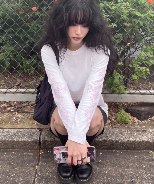 GRAVER（グレーバー）の「[UNISEX] SIM SLEEVE ロングスリーブ Tシャツ_3color（Tシャツ/カットソー・レディース・ブラック/ホワイト/チャコールグレー・MEDIUM/LARGE）」の9枚目の写真