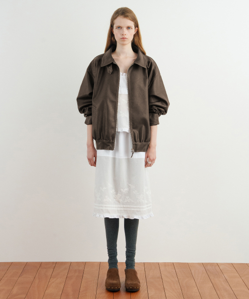 SINOON（シヌーン）の「Shirred Leather Blouson Jacket (Brown)（テーラードジャケット・レディース・ダークブラウン・FREE）」の2枚目の写真