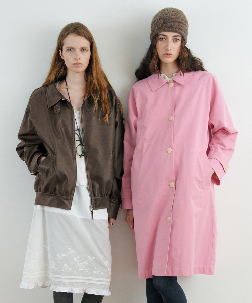 SINOON（シヌーン）の「Shirred Leather Blouson Jacket (Brown)（テーラードジャケット・レディース・ダークブラウン・FREE）」の3枚目の写真