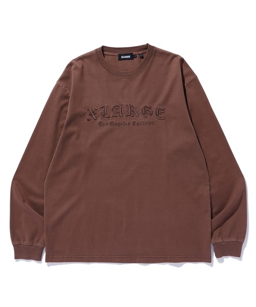 XLARGE(エクストララージ)の「PIGMENT DYED OLD ENGLISH L/S TEE(Tシャツ/カットソー・メンズ・ブラウン/ネイビー/ブラック・S/M/L/XL)」の2枚目の写真