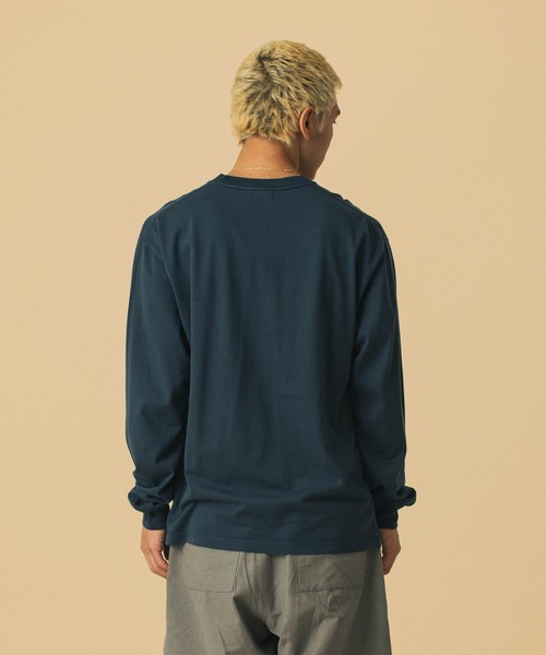 XLARGE(エクストララージ)の「PIGMENT DYED OLD ENGLISH L/S TEE(Tシャツ/カットソー・メンズ・ブラウン/ネイビー/ブラック・S/M/L/XL)」の10枚目の写真