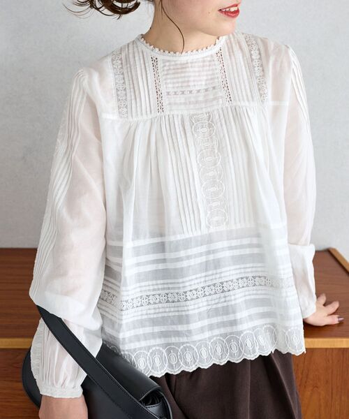 le.coeur blanc(ルクールブラン)の「Fanakaスカラップ刺しゅうリバーレースブラウス(シャツ/ブラウス・レディース・オフホワイト・38)」の4枚目の写真