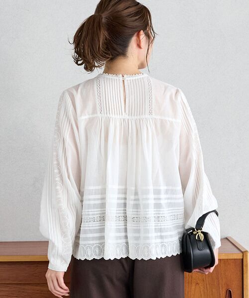 le.coeur blanc(ルクールブラン)の「Fanakaスカラップ刺しゅうリバーレースブラウス(シャツ/ブラウス・レディース・オフホワイト・38)」の5枚目の写真