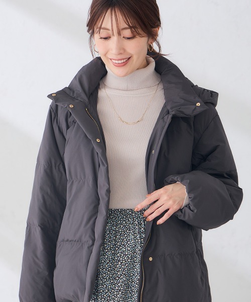 a.v.v（アーヴェヴェ）の「【WEB限定】2WAY スタンドネック ショート ダウン ジャケット（ダウンジャケット/コート・レディース・カーキ/ブラウン/ダークグレー・38/36/42/40）」の2枚目の写真