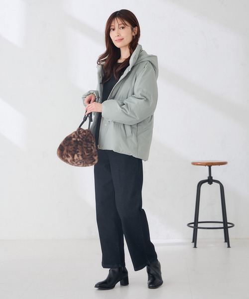 a.v.v（アーヴェヴェ）の「【WEB限定】2WAY スタンドネック ショート ダウン ジャケット（ダウンジャケット/コート・レディース・カーキ/ブラウン/ダークグレー・38/36/42/40）」の7枚目の写真