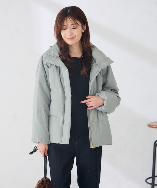 a.v.v（アーヴェヴェ）の「【WEB限定】2WAY スタンドネック ショート ダウン ジャケット（ダウンジャケット/コート・レディース・カーキ/ブラウン/ダークグレー・38/36/42/40）」の4枚目の写真