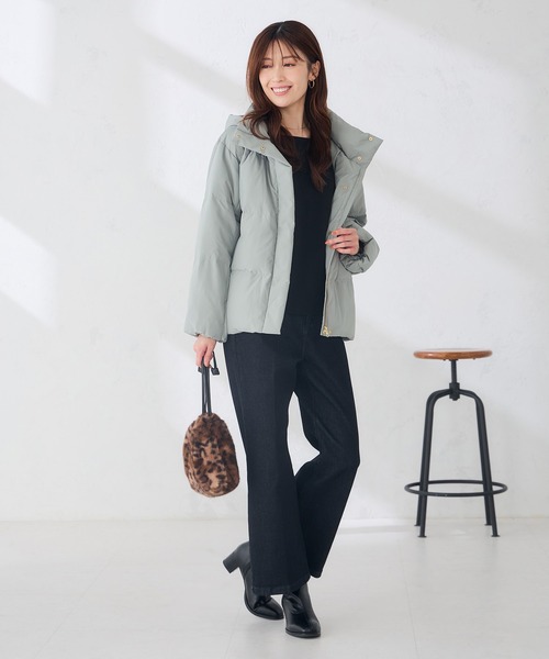 a.v.v（アーヴェヴェ）の「【WEB限定】2WAY スタンドネック ショート ダウン ジャケット（ダウンジャケット/コート・レディース・カーキ/ブラウン/ダークグレー・38/36/42/40）」の9枚目の写真