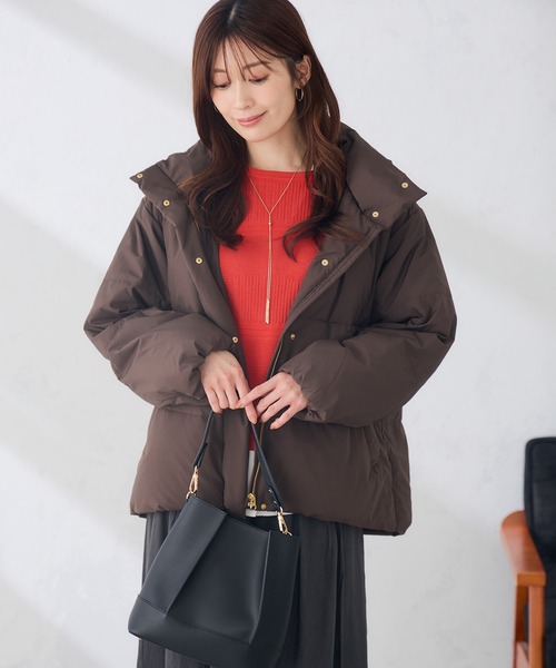 a.v.v（アーヴェヴェ）の「【WEB限定】2WAY スタンドネック ショート ダウン ジャケット（ダウンジャケット/コート・レディース・カーキ/ブラウン/ダークグレー・38/36/42/40）」の11枚目の写真