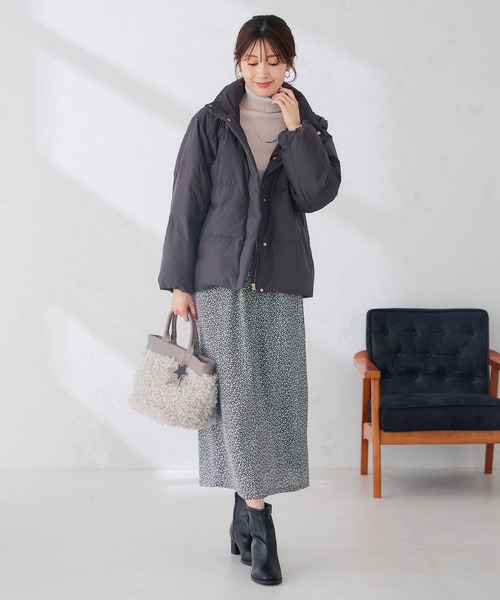 a.v.v（アーヴェヴェ）の「【WEB限定】2WAY スタンドネック ショート ダウン ジャケット（ダウンジャケット/コート・レディース・カーキ/ブラウン/ダークグレー・38/36/42/40）」の18枚目の写真