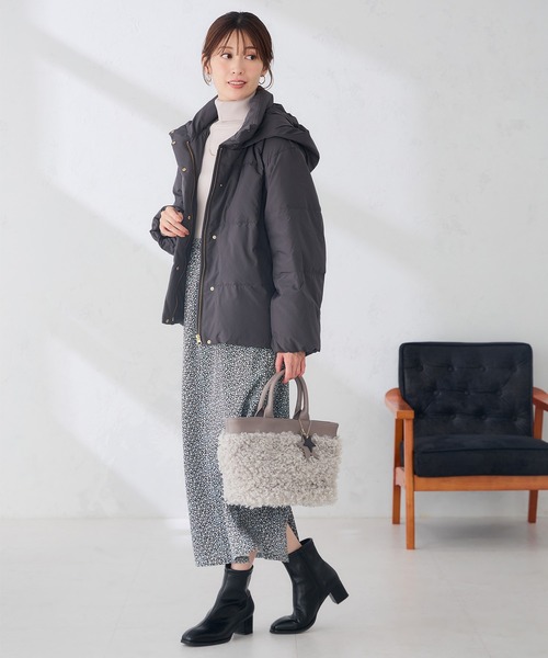 a.v.v（アーヴェヴェ）の「【WEB限定】2WAY スタンドネック ショート ダウン ジャケット（ダウンジャケット/コート・レディース・カーキ/ブラウン/ダークグレー・38/36/42/40）」の21枚目の写真