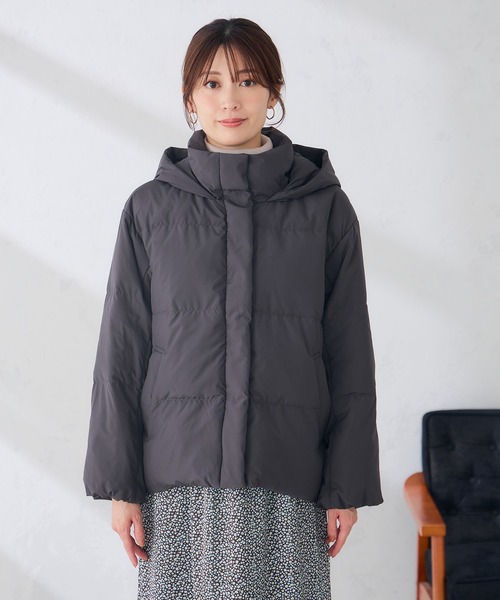 a.v.v（アーヴェヴェ）の「【WEB限定】2WAY スタンドネック ショート ダウン ジャケット（ダウンジャケット/コート・レディース・カーキ/ブラウン/ダークグレー・38/36/42/40）」の22枚目の写真