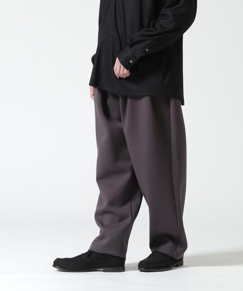 Toironier(トワロニエ)の「Toironier/トワロニエ/2Tuck Side Tuck Sweat Pt(スウェットパンツ・メンズ・ブラック/チャコールグレー・F)」の1枚目の写真