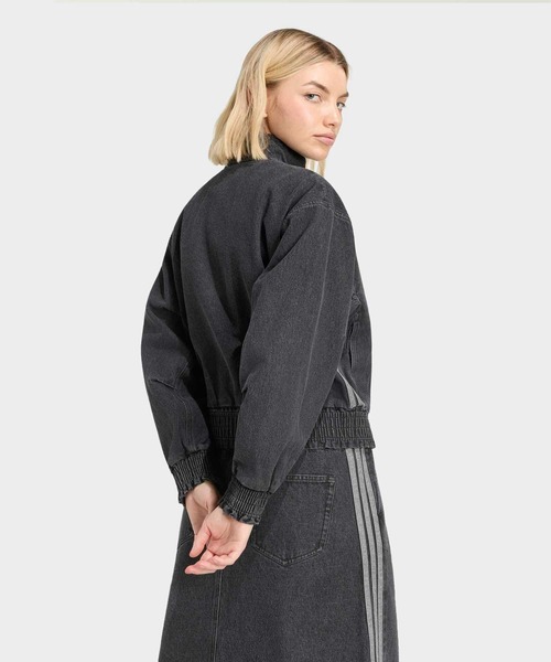 adidas（アディダス）の「スタジアム ウォッシュドデニム ルーズフィット ジャケット / アディダス adidas（デニムジャケット・レディース・ブラック・XX-LARGE/SMALL/X-LARGE/MEDIUM/LARGE）」の2枚目の写真
