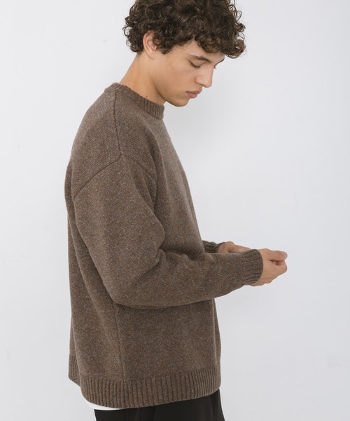 URBAN RESEARCH Sonny Label(アーバンリサーチサニーレーベル)の「ウール混クルーネックニットプルオーバー(ニット/セーター・メンズ・チャコールグレー/ブラウン/レッド/オートミール・MEDIUM/LARGE)」の2枚目の写真