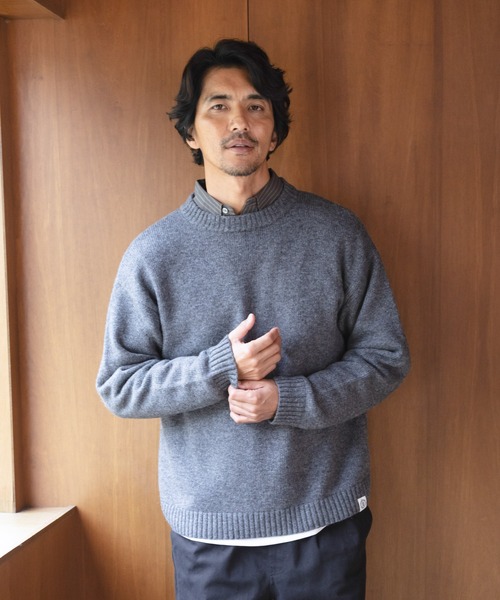 URBAN RESEARCH Sonny Label(アーバンリサーチサニーレーベル)の「ウール混クルーネックニットプルオーバー(ニット/セーター・メンズ・チャコールグレー/ブラウン/レッド/オートミール・MEDIUM/LARGE)」の1枚目の写真
