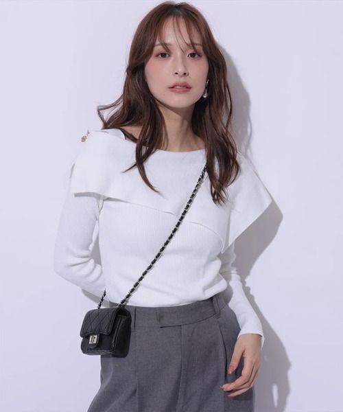 Mystrada(マイストラーダ)の「オフショルケープニット(ニット/セーター・レディース・ホワイト/ブラック/グリーン/ベージュ・38)」の1枚目の写真