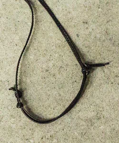 STUDIOUS（ステュディオス）の「【ZOZO限定】 STUDIOUS シンセティックレザークロシェット（ネックレス・メンズ・ブラック・FREE）」の4枚目の写真