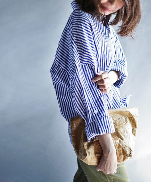 antiqua(アンティカ)の「デザインストライプ柄シャツ(シャツ/ブラウス・レディース・ブルー・M)」の2枚目の写真
