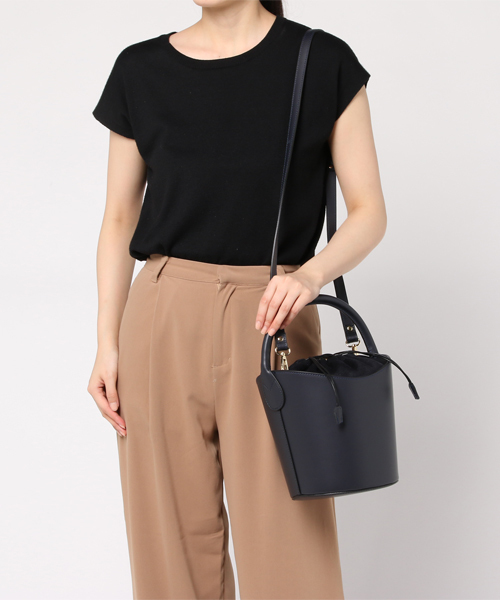 22 OCTOBRE（ヴァンドゥ－オクトーブル）の「バケツバッグ（ショルダーバッグ・レディース・ベージュ/ネイビー・FREE）」の8枚目の写真