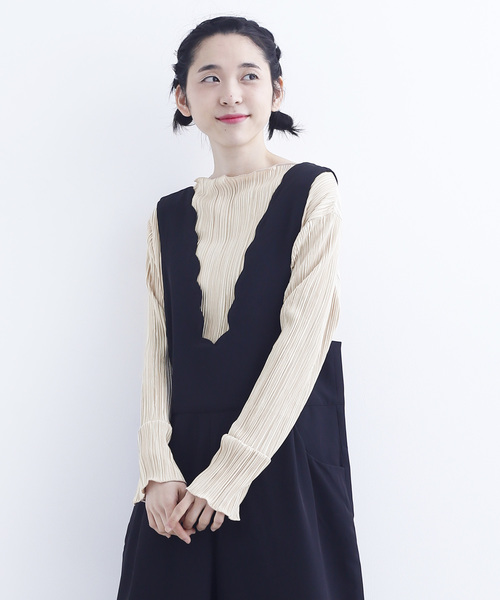 merlot plus(メルロープリュス)の「プリーツボートネックトップス1066(Tシャツ/カットソー・レディース・ベージュ/キャメル/ブラック/パープル/ピンク・FREE)」の2枚目の写真