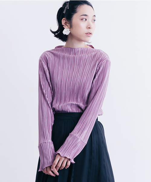 merlot plus(メルロープリュス)の「プリーツボートネックトップス1066(Tシャツ/カットソー・レディース・ベージュ/キャメル/ブラック/パープル/ピンク・FREE)」の3枚目の写真