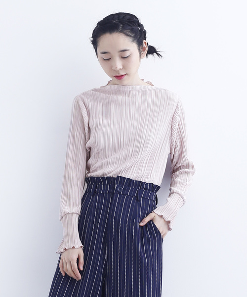 merlot plus(メルロープリュス)の「プリーツボートネックトップス1066(Tシャツ/カットソー・レディース・ベージュ/キャメル/ブラック/パープル/ピンク・FREE)」の5枚目の写真