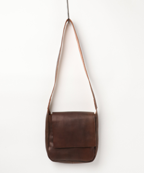 BrownBrown(ブラウンブラウン)の「【BrownBrown】ブラウン・ブラウン/レザーショルダーバッグ(ショルダーバッグ・メンズ・モカ/その他・FREE)」の1枚目の写真