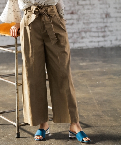 Andemiu（アンデミュウ）の「ハイライズチノワイドパンツ784643（その他パンツ・レディース・ベージュ/カーキ/イエロー・SMALL/MEDIUM）」の4枚目の写真