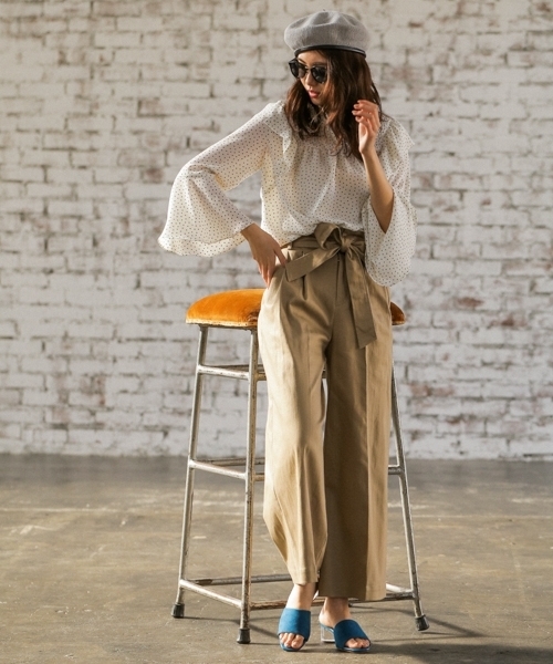 Andemiu（アンデミュウ）の「ハイライズチノワイドパンツ784643（その他パンツ・レディース・ベージュ/カーキ/イエロー・SMALL/MEDIUM）」の5枚目の写真