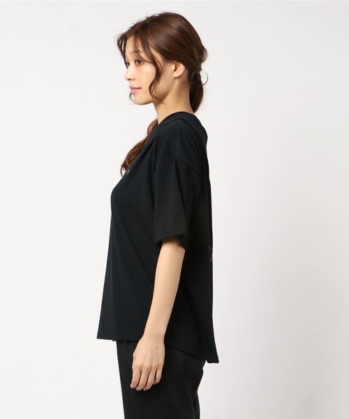 PUMA(プーマ)の「SG X PUMA TEE DC3(Tシャツ/カットソー・レディース・ブラック/レッド・SMALL/MEDIUM/LARGE/X-SMALL)」の3枚目の写真