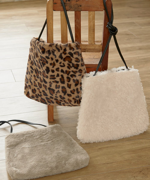 KOBE LETTUCE（コウベレタス）の「ボア＆エコファー2wayショルダーバッグ（ショルダーバッグ・レディース・ブラック/ベージュ/グレー/ピンク/アイボリー/ホワイト系その他/レオパード/ブラウン系その他・FREE）」の8枚目の写真