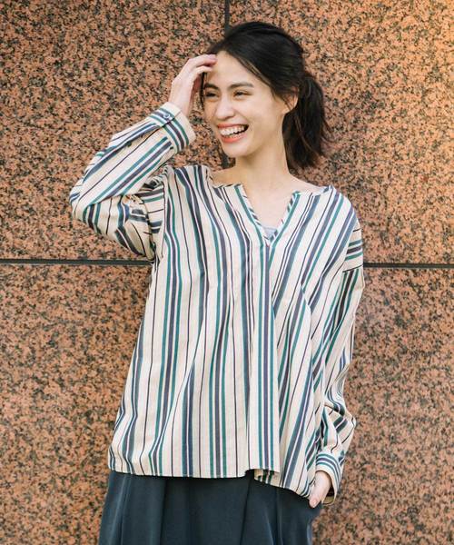 Munich(ミューニック)の「コットンキュプラストライプキーネックシャツ(シャツ/ブラウス・レディース・ベージュ/オフホワイト・FREE)」の1枚目の写真