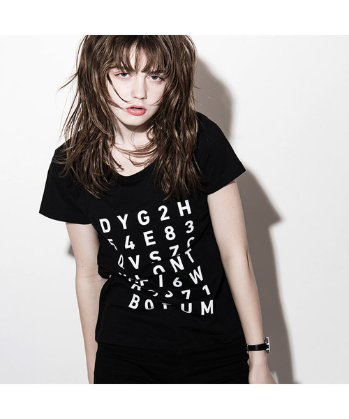 KLON(クローン)の「KLON Tshirts NUMBERING BLACK(Tシャツ/カットソー・レディース・ブラック・MEDIUM/LARGE/1/2)」の1枚目の写真