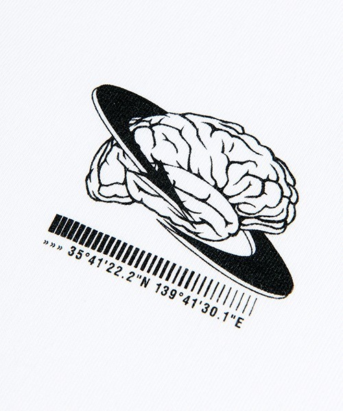 Sync.（スィンク）の「Sync.【KOSUKE KAWAMURA】LONG SLEEVE TEE "BRAIN"（Tシャツ/カットソー・メンズ・ホワイト/ブラック/ホワイト×レッド・MEDIUM/LARGE/X-LARGE/XX-LARGE/SMALL）」の4枚目の写真