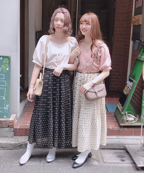 PairPair（ペアペア）の「袖ボリュームイロイロ釦スクエアネックブラウス（シャツ/ブラウス・レディース・スモークピンク/アイボリー/ブルー/ブラック・FREE）」の4枚目の写真