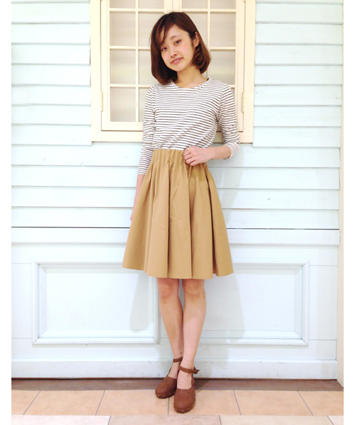 Kastane（カスタネ）の「【Kastane】Wタックステッチスカート（スカート・レディース・ベージュ/ホワイト/レッド/ネイビー/オフホワイト・FREE）」の3枚目の写真