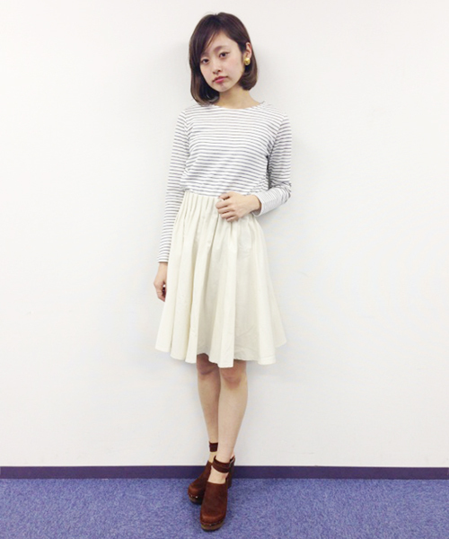 Kastane（カスタネ）の「【Kastane】Wタックステッチスカート（スカート・レディース・ベージュ/ホワイト/レッド/ネイビー/オフホワイト・FREE）」の2枚目の写真