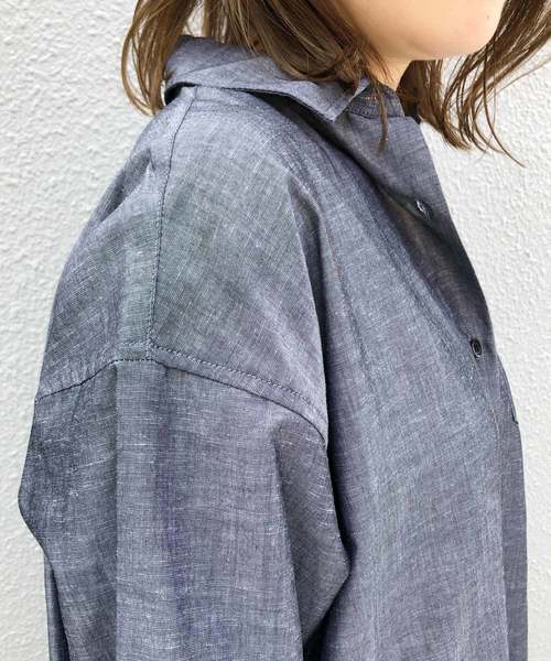 PICCIN（ピッチン）の「ラウンドカットヘムリネン混ロングシャツ（シャツ/ブラウス・レディース・ブラック/グレー/オフホワイト/エメラルド/ブルーグレー・MEDIUM）」の7枚目の写真