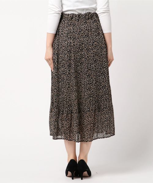 ASTORIA ODIER(アストリアオディール)の「小花柄 プリーツスカート(スカート・レディース・ホワイト/ブラック/レッド・MEDIUM)」の5枚目の写真