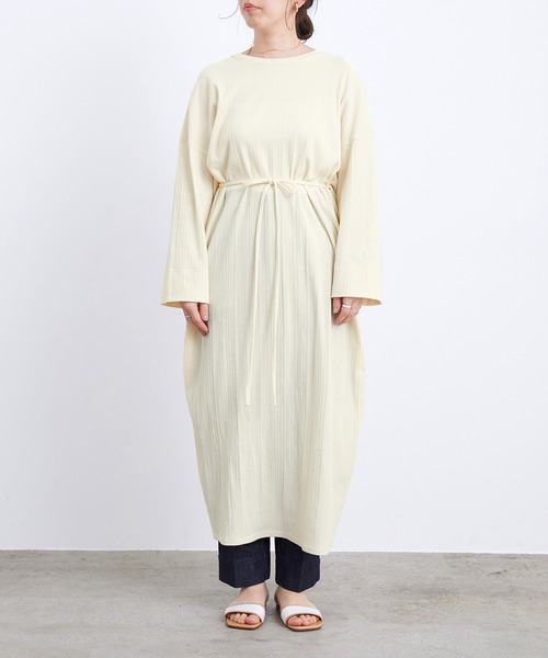 ADAM ET ROPE'（アダムエロペ）の「ベルト付きテレコワンピース（ワンピース・レディース・オフホワイト/パープル系その他・FREE）」の6枚目の写真