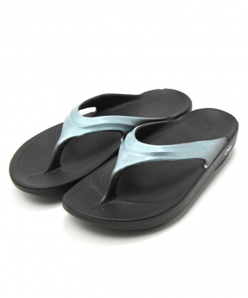 OOFOS(ウーフォス)の「【OOFOS(ウーフォス)】OOLALA(MEN)(サンダル・メンズ・ブルー/ブラック・MEDIUM/LARGE)」の2枚目の写真