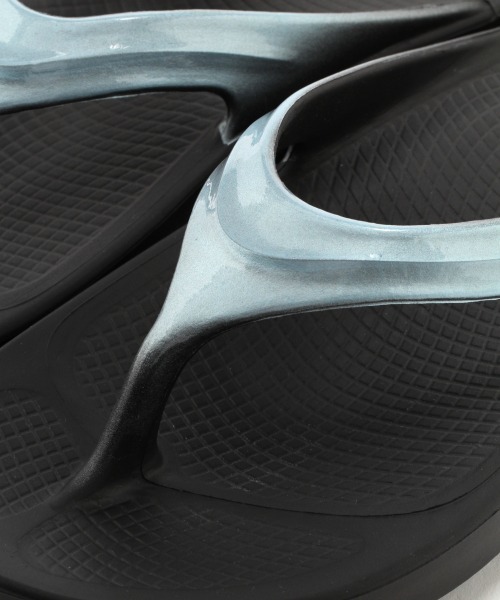 OOFOS(ウーフォス)の「【OOFOS(ウーフォス)】OOLALA(MEN)(サンダル・メンズ・ブルー/ブラック・MEDIUM/LARGE)」の10枚目の写真