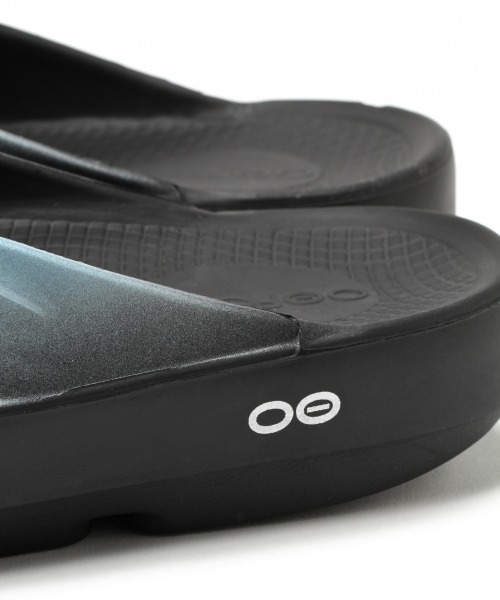 OOFOS(ウーフォス)の「【OOFOS(ウーフォス)】OOLALA(MEN)(サンダル・メンズ・ブルー/ブラック・MEDIUM/LARGE)」の5枚目の写真