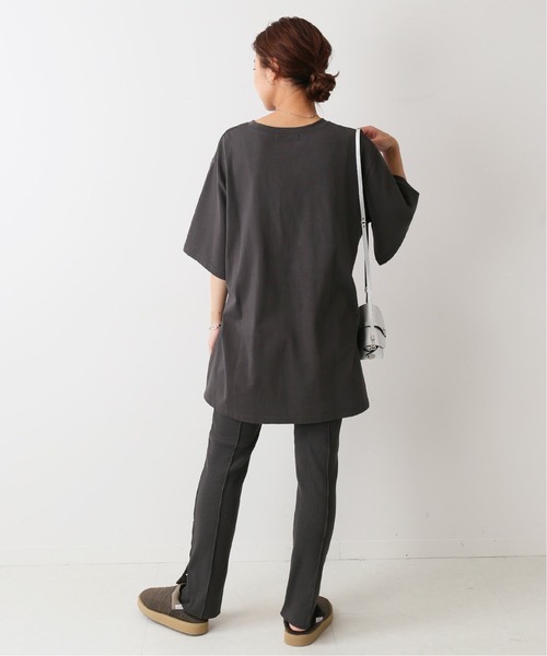 JOURNAL STANDARD relume(ジャーナルスタンダード レリューム)の「【Miho Tanaka × relume】ベルテッドスリットTシャツ◆(Tシャツ/カットソー・レディース・ブルー/ブラック・FREE)」の5枚目の写真