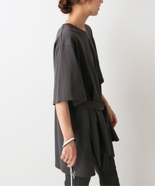 JOURNAL STANDARD relume(ジャーナルスタンダード レリューム)の「【Miho Tanaka × relume】ベルテッドスリットTシャツ◆(Tシャツ/カットソー・レディース・ブルー/ブラック・FREE)」の7枚目の写真