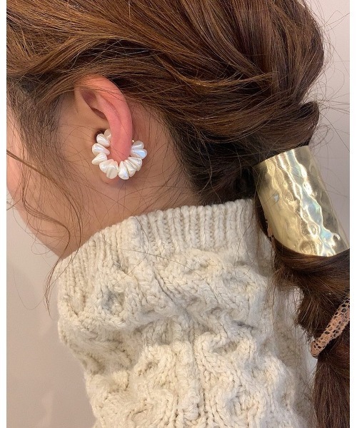 mou(モウ)の「ジグザグパールイヤーカフ(片耳用)(イヤリング・レディース・ホワイト・FREE)」の2枚目の写真