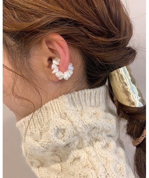 mou(モウ)の「ジグザグパールイヤーカフ(片耳用)(イヤリング・レディース・ホワイト・FREE)」の4枚目の写真