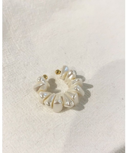 mou(モウ)の「ジグザグパールイヤーカフ(片耳用)(イヤリング・レディース・ホワイト・FREE)」の3枚目の写真